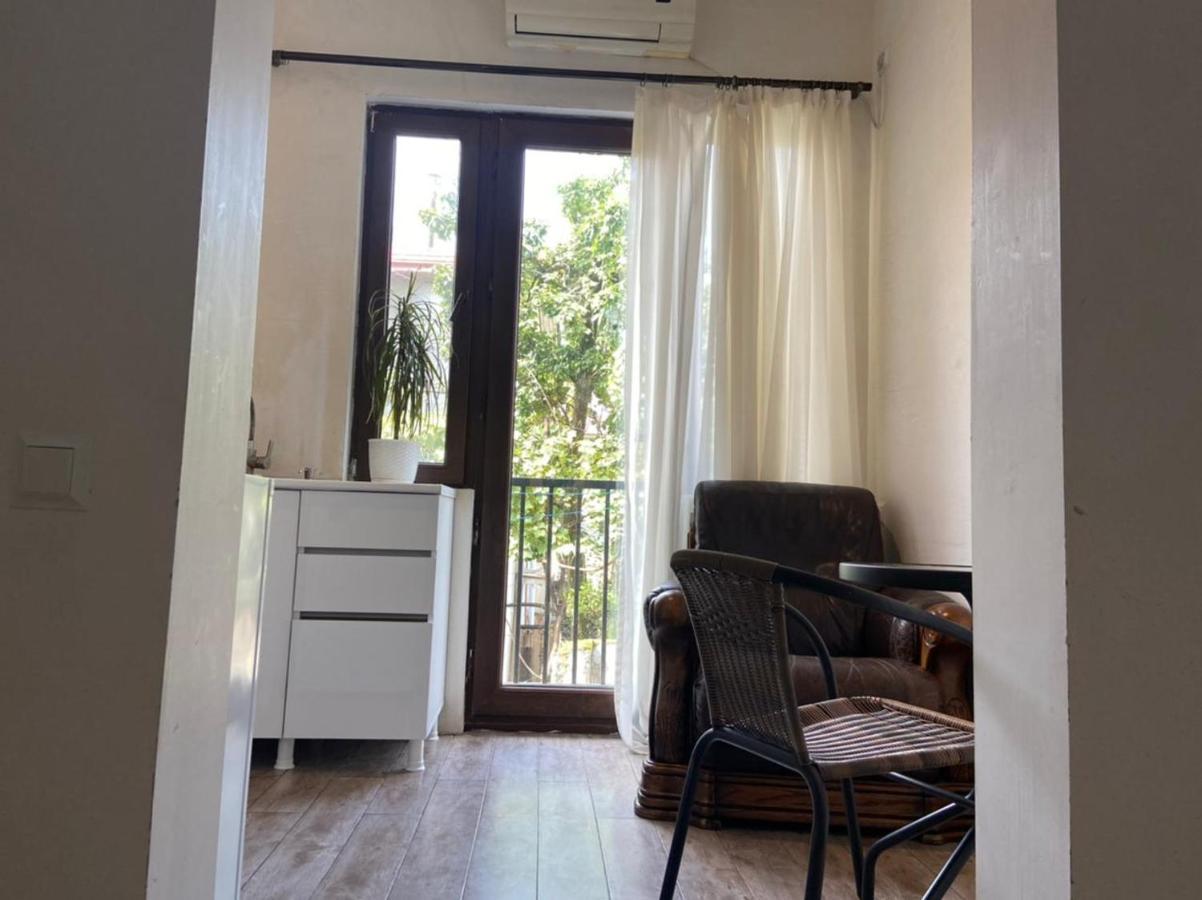Gulnasi'S Guesthouse Batumi Exterior photo