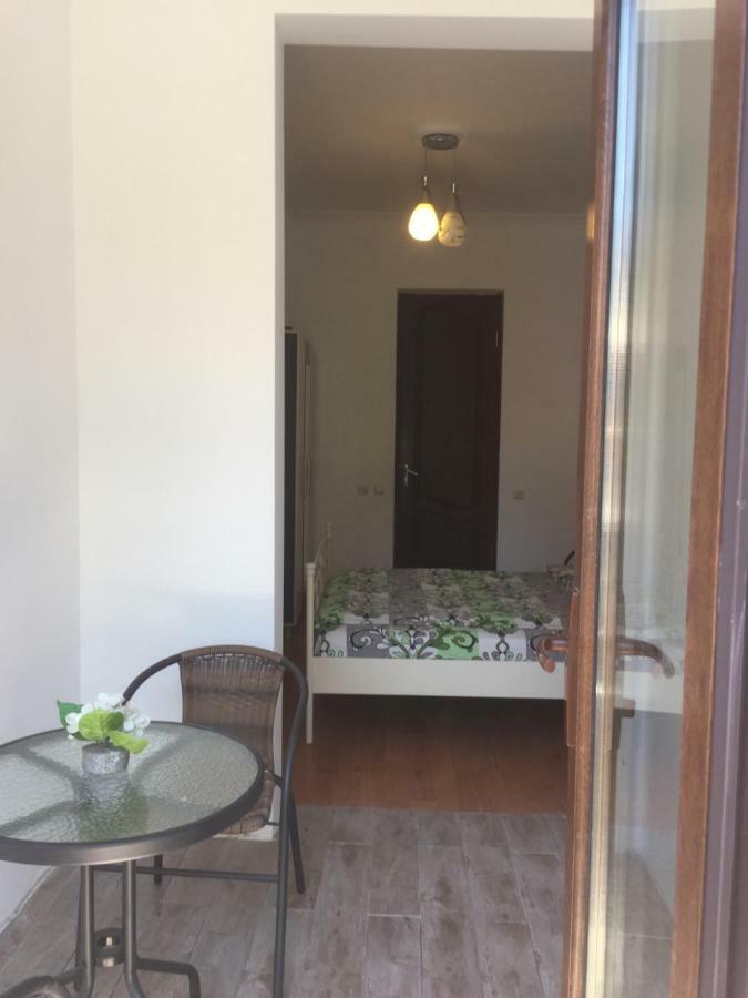 Gulnasi'S Guesthouse Batumi Exterior photo