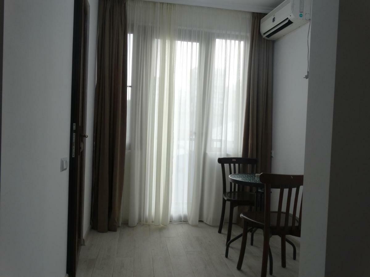 Gulnasi'S Guesthouse Batumi Exterior photo