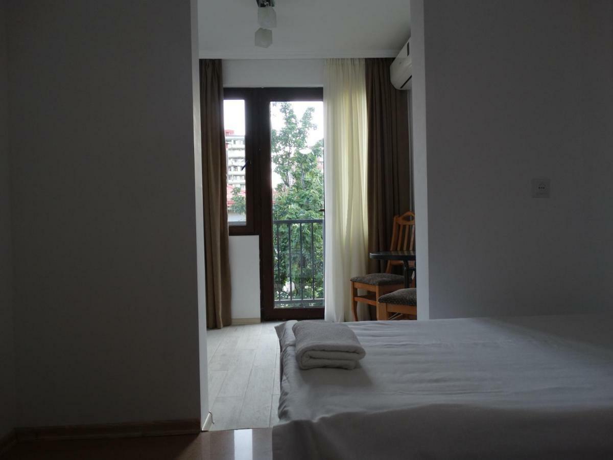 Gulnasi'S Guesthouse Batumi Exterior photo
