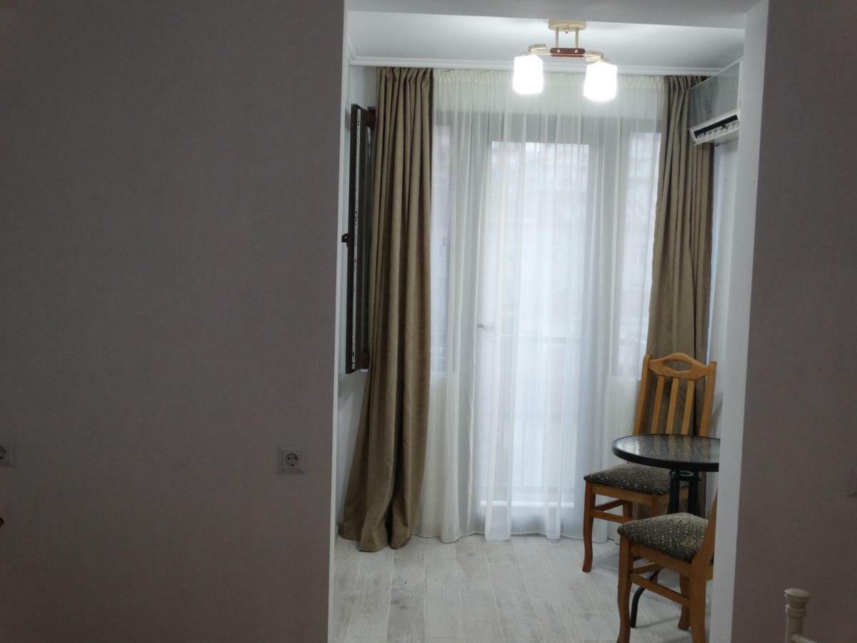 Gulnasi'S Guesthouse Batumi Exterior photo