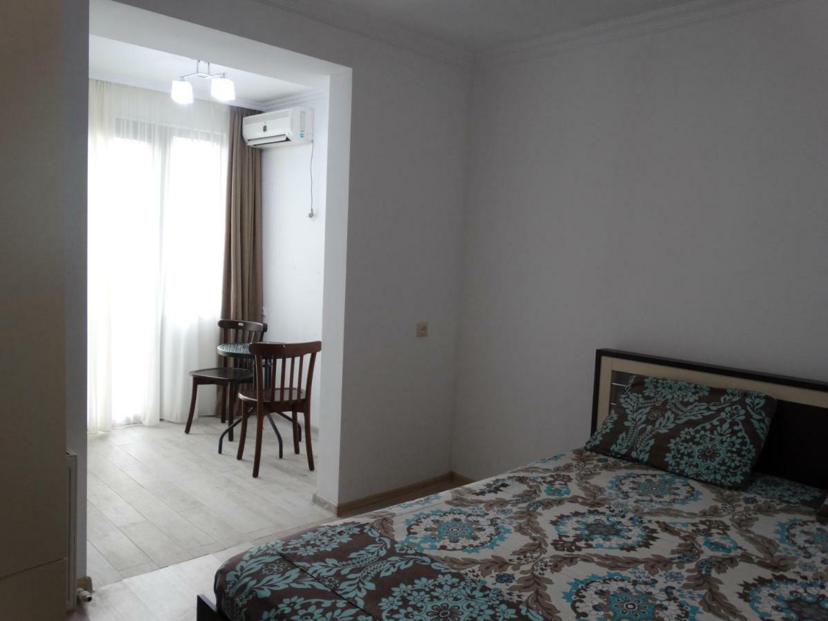 Gulnasi'S Guesthouse Batumi Exterior photo