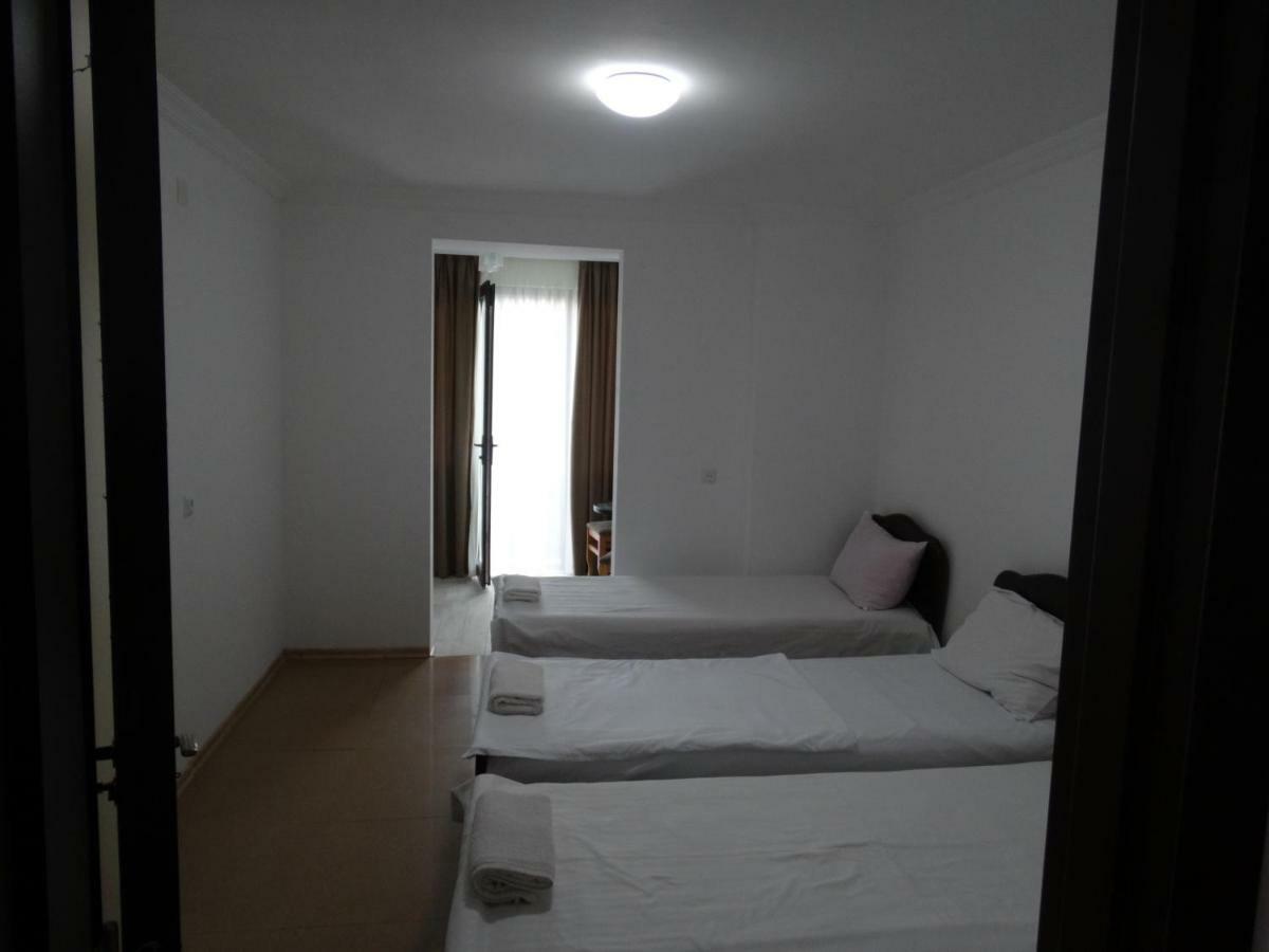 Gulnasi'S Guesthouse Batumi Exterior photo