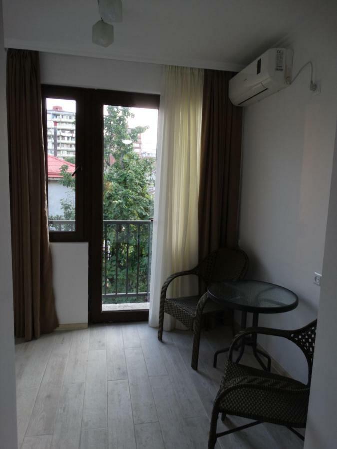 Gulnasi'S Guesthouse Batumi Exterior photo