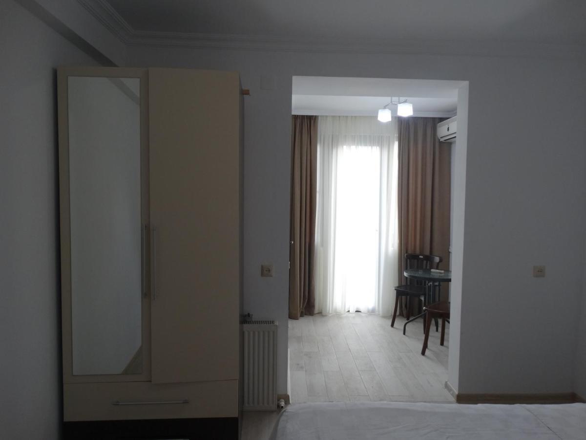 Gulnasi'S Guesthouse Batumi Exterior photo