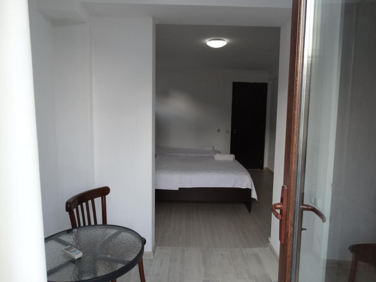 Gulnasi'S Guesthouse Batumi Exterior photo